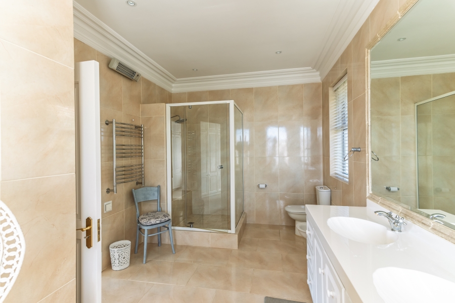 To Let 4 Bedroom Property for Rent in Fish Hoek Western Cape